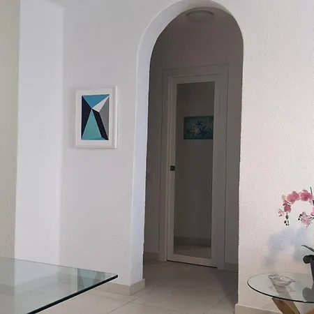 Parque Santiago 1 Next To The Playa de las Americas (Tenerife)